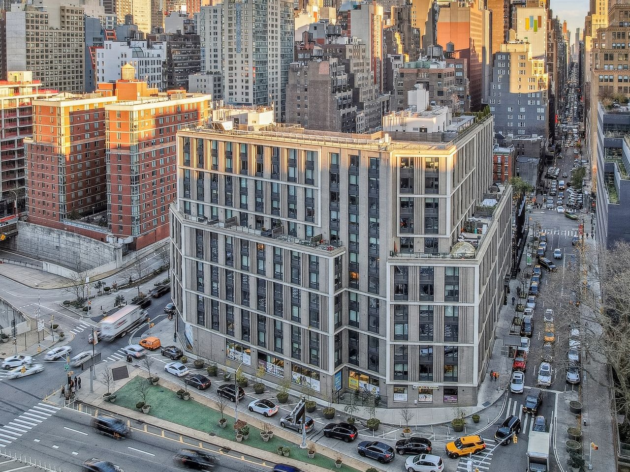 411-421 West 35th Street
