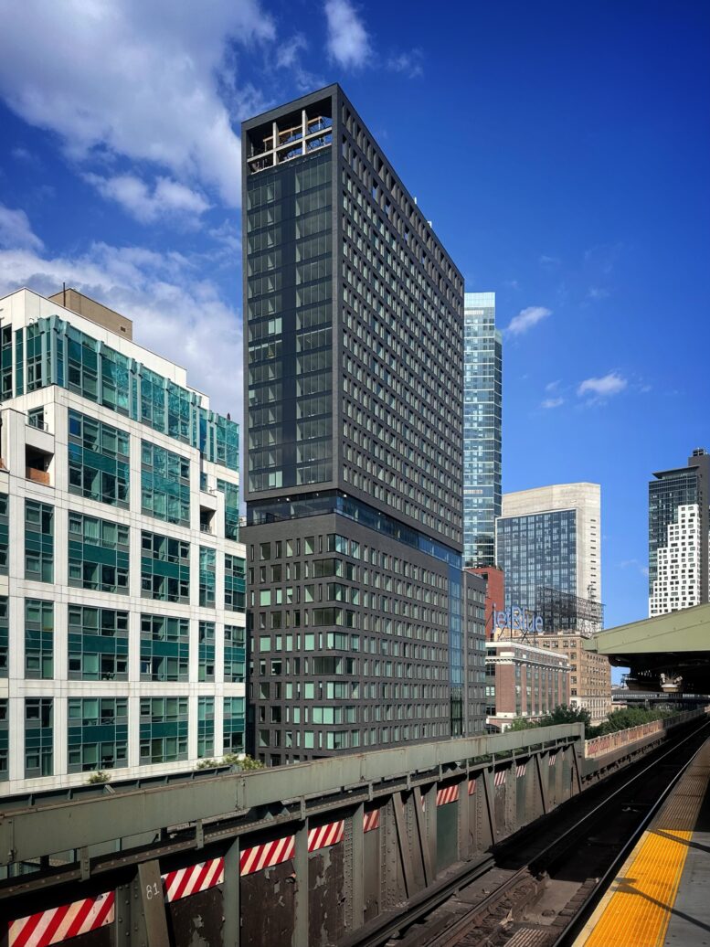 25-01 Queens Plaza North
