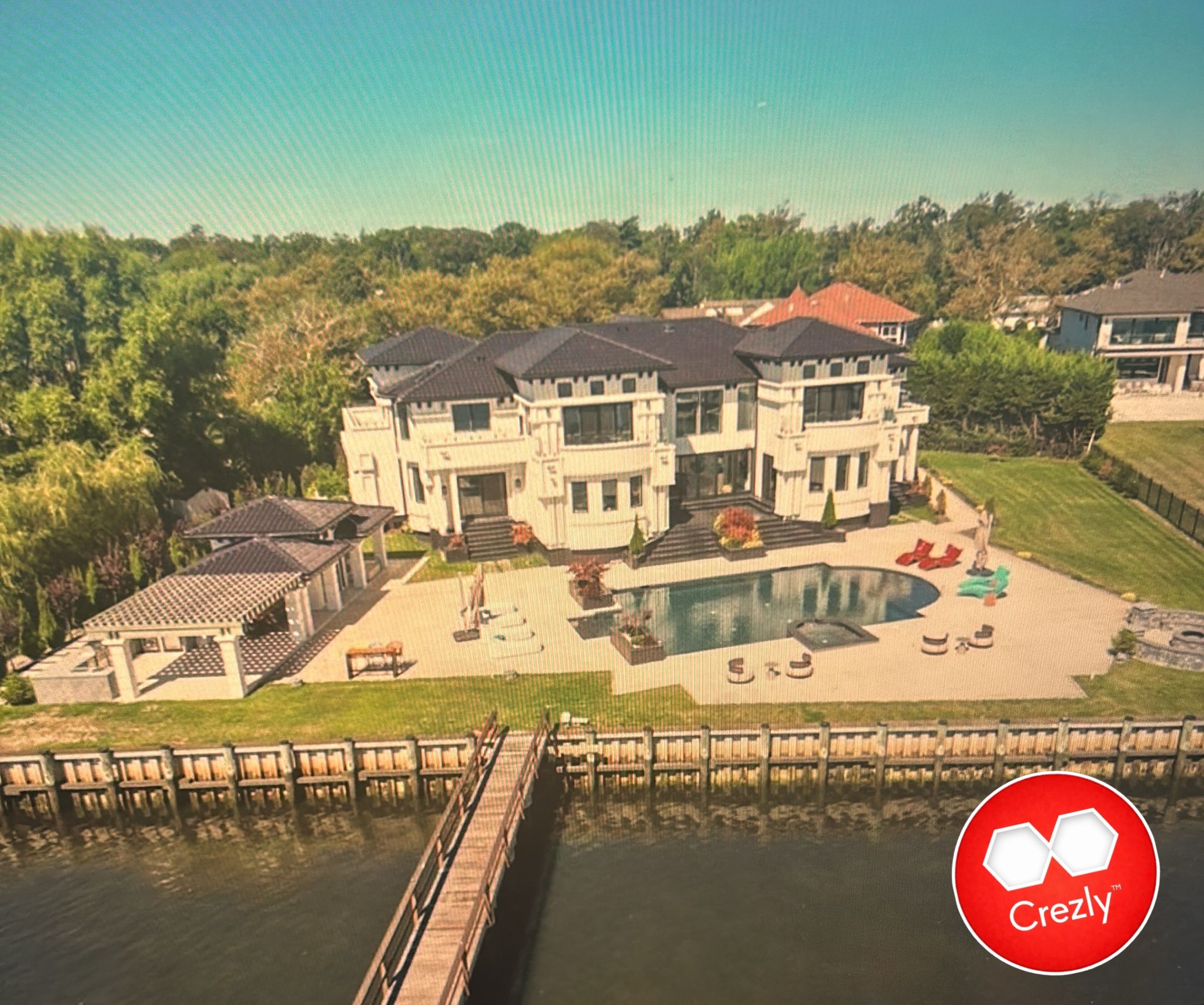 Off-market commercial real estate listing on Crezly