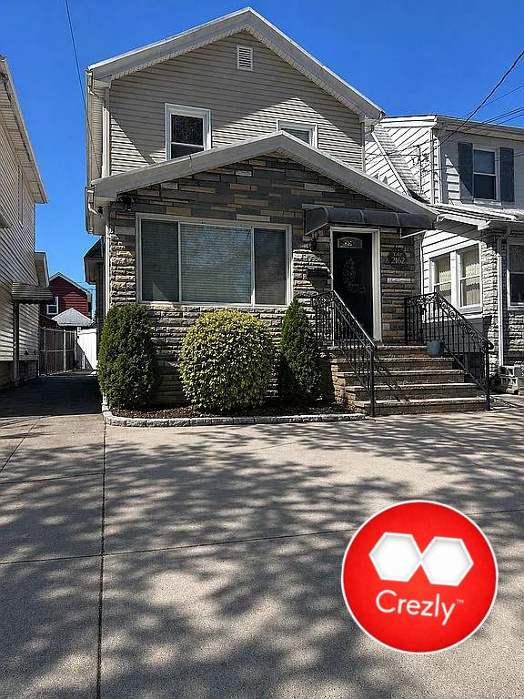 Off-market commercial real estate listing on Crezly