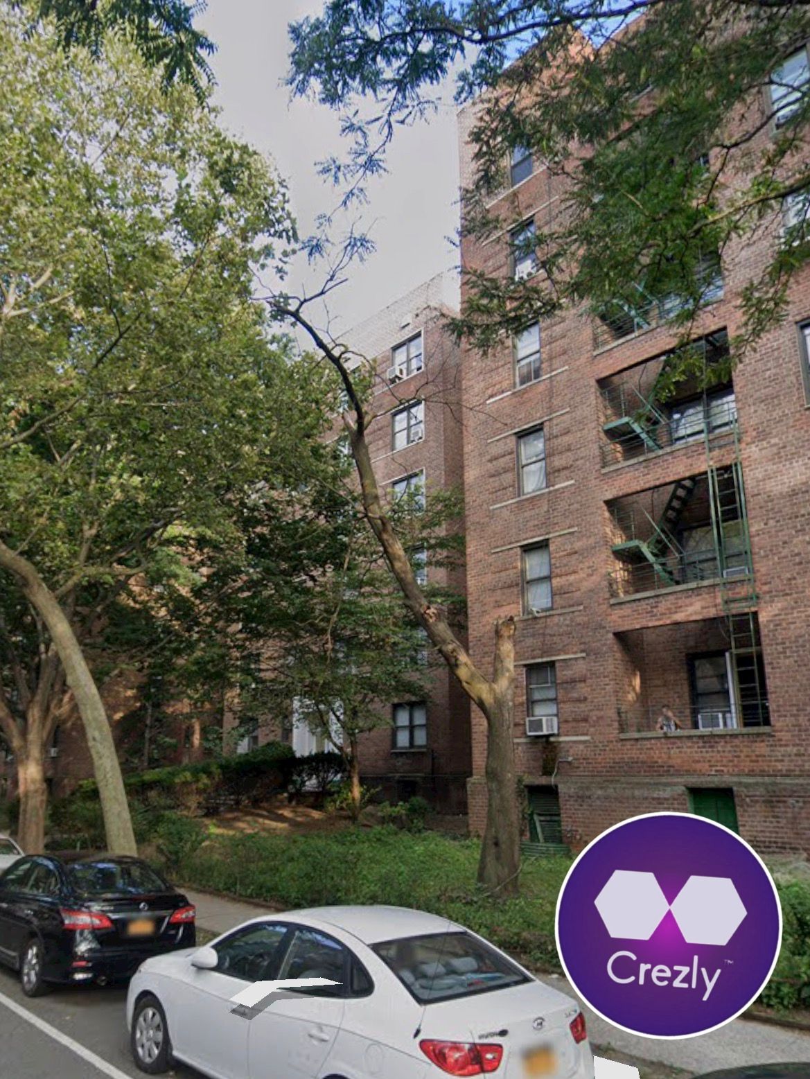 Great Neck northern blvd vacant retail 2500sqFt (25x100) built 14Ft ceiling with new roof, hvac & gutters. Has parki