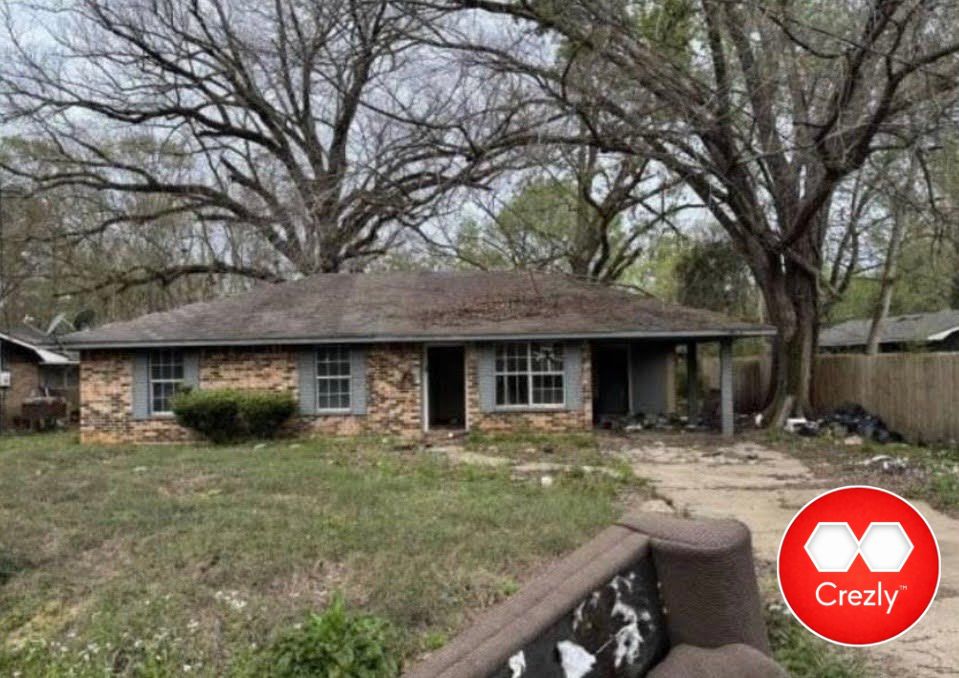 Off-market commercial real estate listing on Crezly