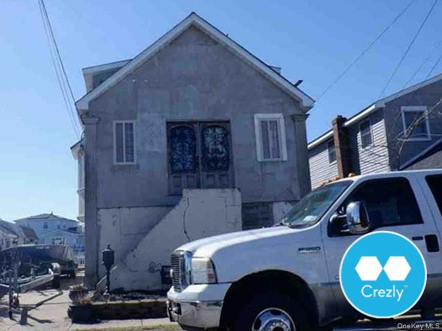 Off-market commercial real estate listing on Crezly