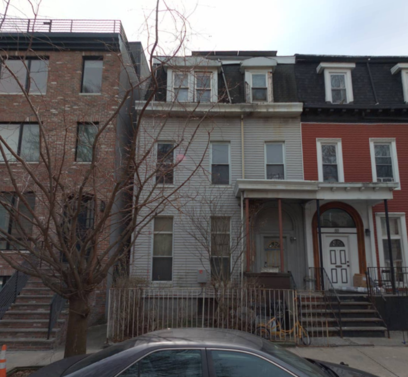 90 Monroe St